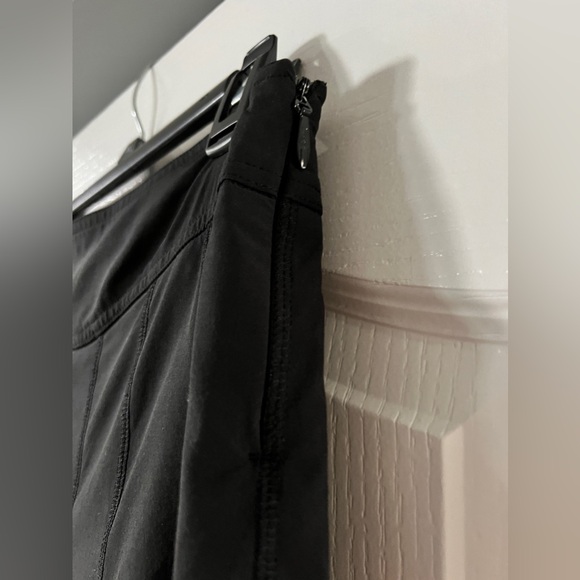 Athleta Wear About Skort - drawstring, side zipper & back pocket. Black, Size 2‎ - Picture 4 of 8